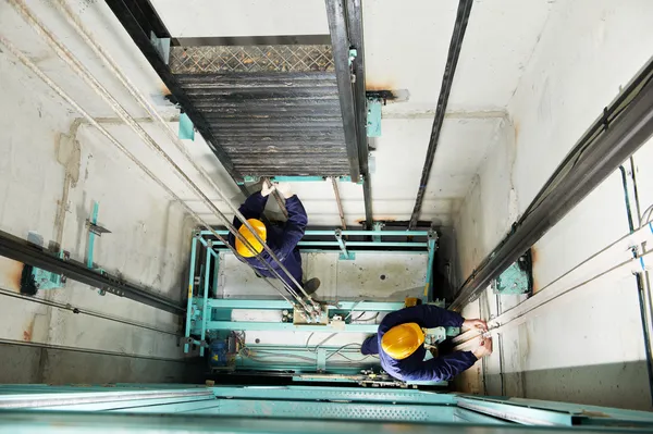 Manutenção elevadores escadas rolantes